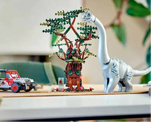 Laden Sie das Bild in den Galerie-Viewer, Jurassic XXL Brachiosaurus mit Jeep – Abenteuerliches Baustein-Spielset