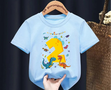 Laden Sie das Bild in den Galerie-Viewer, Süßes Dino Happy Birthday T-Shirt mit Jahreszahl