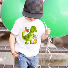 Laden Sie das Bild in den Galerie-Viewer, Süßes T-Rex Dinosaurier T-Shirt mit Jahreszahl für Kindergeburtstag