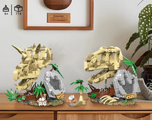 Laden Sie das Bild in den Galerie-Viewer, 2-in-1 Dinosaurier Fossil Klemm-Baustein Spielzeug mit 714 Bausteinen