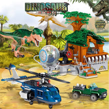 Laden Sie das Bild in den Galerie-Viewer, Jurassic Park Baustein Dino Set mit Hubschrauber, Dinos und Hütte (908 Teile) kaufen - Dinosaurier.store