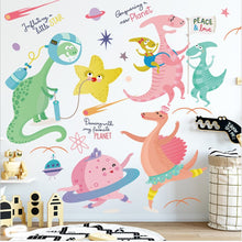 Laden Sie das Bild in den Galerie-Viewer, Lustige Comic Dino Sticker Wandtattoo für das Kinderzimmer kaufen - Dinosaurier.store